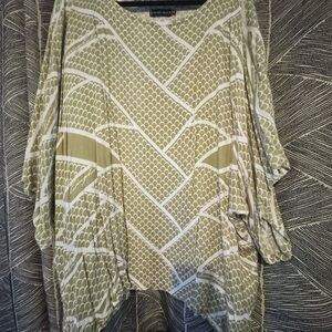 Women’s Green Living Hula Patterned Top